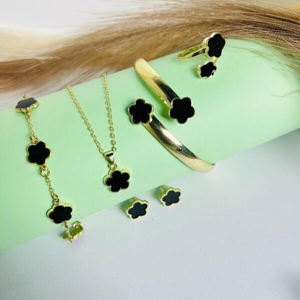 Home v3 175 Lucky Flower Women’s Jewelry Set