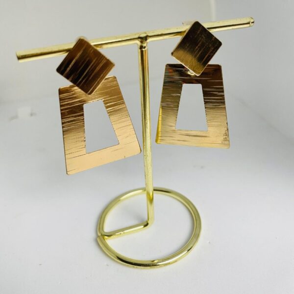 Home v3 56 Elegant Stud Earrings